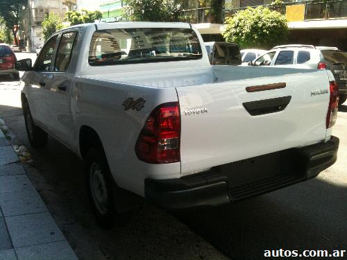 Toyota Hilux 4X2 CAB DOBLE 2.4 DX