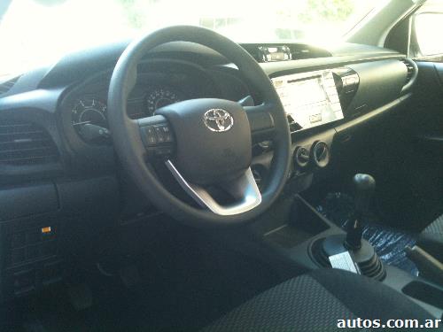 Toyota Hilux 4X2 CAB DOBLE 2.4 DX