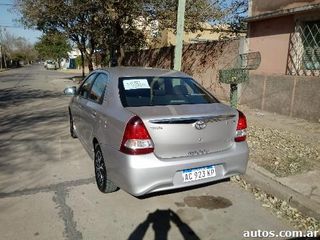 Toyota Etios Sedán XLS