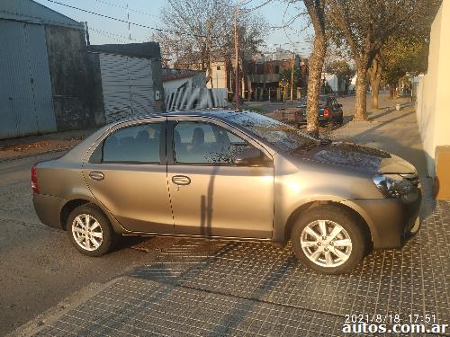 Toyota Etios Sedán 1.5 sedan 4 puertas