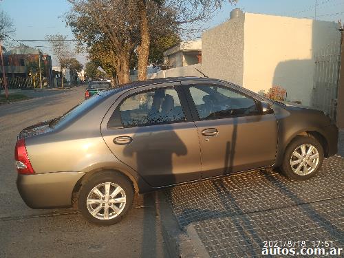 Toyota Etios Sedán 1.5 sedan 4 puertas
