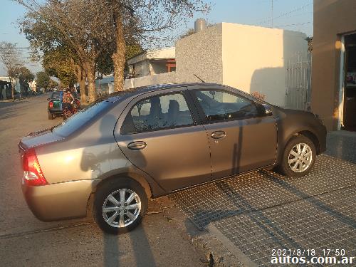 Toyota Etios Sedán 1.5 sedan 4 puertas