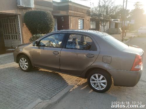 Toyota Etios Sedán 1.5 sedan 4 puertas