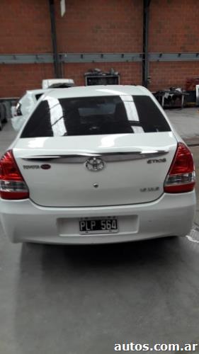 Toyota Etios Sedán XLS