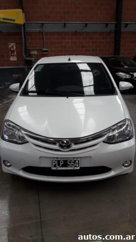Toyota Etios Sedán XLS