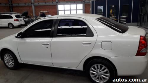 Toyota Etios Sedán XLS