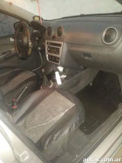Volkswagen Voyage 1.6 GNC de 14 mts
