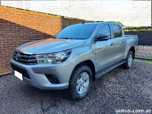 Toyota Hilux 2.4 SR 4x2 2017