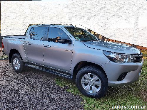 Toyota Hilux 2.4 SR 4x2 2017