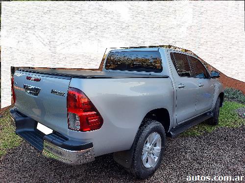 Toyota Hilux 2.4 SR 4x2 2017