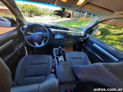 Toyota Hilux 2.4 SR 4x2 2017