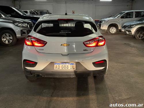 Chevrolet Cruze 5 1.4 turbo. Nafta.