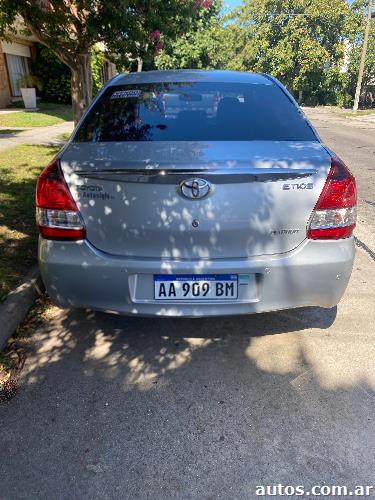Toyota Etios Hatchback 1.5 automatico