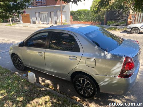 Toyota Etios Hatchback 1.5 automatico