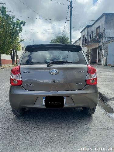 Toyota Etios Sedán 1.5 xs