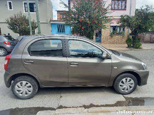 Toyota Etios Sedán 1.5 xs