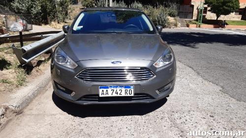 Ford Focus Sedán Titanium 2.0 170 cv