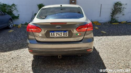 Ford Focus Sedán Titanium 2.0 170 cv