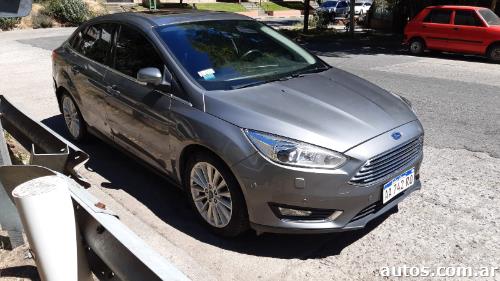 Ford Focus Sedán Titanium 2.0 170 cv