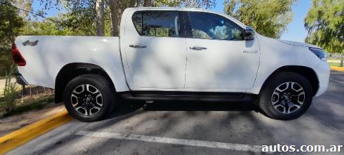 Toyota Hilux 2.8 204cv 4x4 at