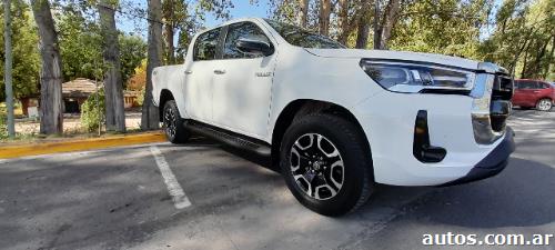 Toyota Hilux 2.8 204cv 4x4 at