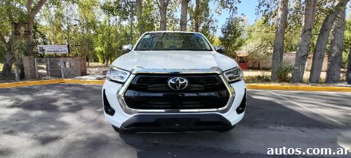 Toyota Hilux 2.8 204cv 4x4 at