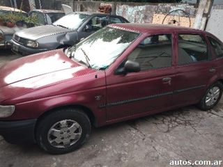 Volkswagen Pointer Sedán 5 puertas