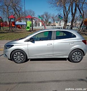 Chevrolet Onix Joy Black 1.4