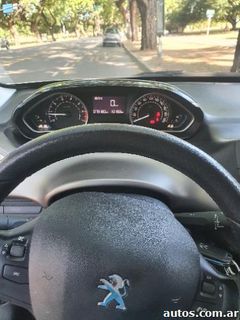 Peugeot 208 Feline