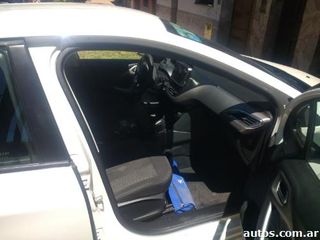 Peugeot 208 1.6 nafta