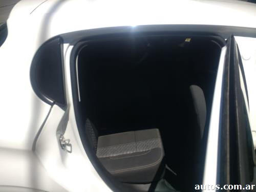 Peugeot 208 1.6 nafta
