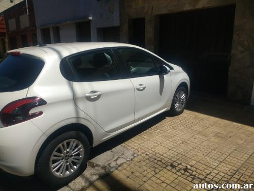 Peugeot 208 1.6 nafta