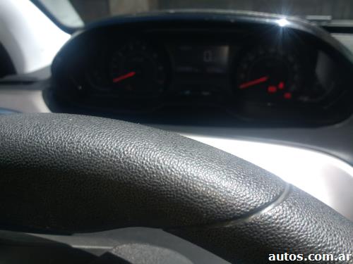 Peugeot 208 1.6 nafta