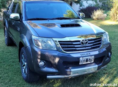 Toyota Hilux 3.0 Cd Srv Cuero 4x4