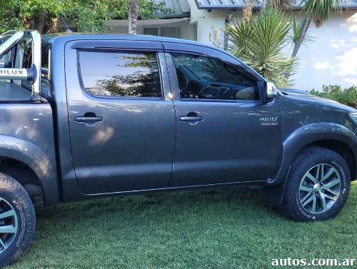 Toyota Hilux 3.0 Cd Srv Cuero 4x4