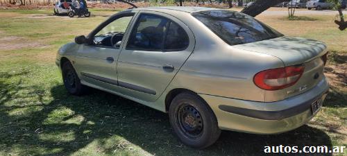Renault Megane nafta 1.6 8v