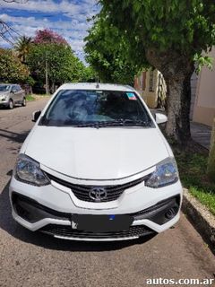 Toyota Etios Sedán 1.5 x
