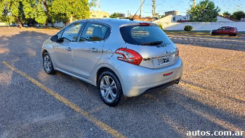 Peugeot 208 1.6 feline pack cuir