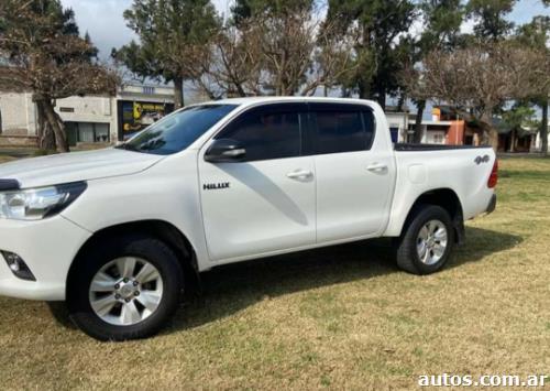 Toyota Hilux 2.8 turbo diésel 4x4