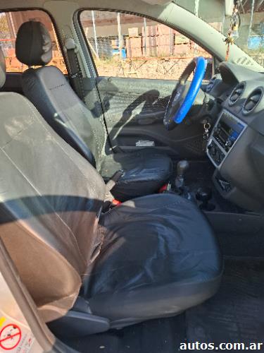Volkswagen Gol Trend 1.6 naftero
