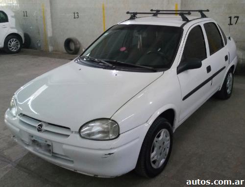 Chevrolet Corsa Classic 1.6 Sedán 8V