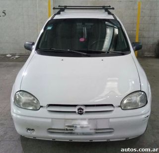 Chevrolet Corsa Classic 1.6 Sedán 8V